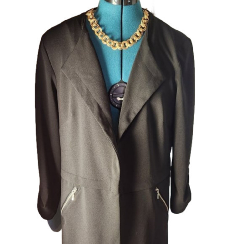 261. SOHO Apparel Black Blazer w/ 3/4-Sleeves  L